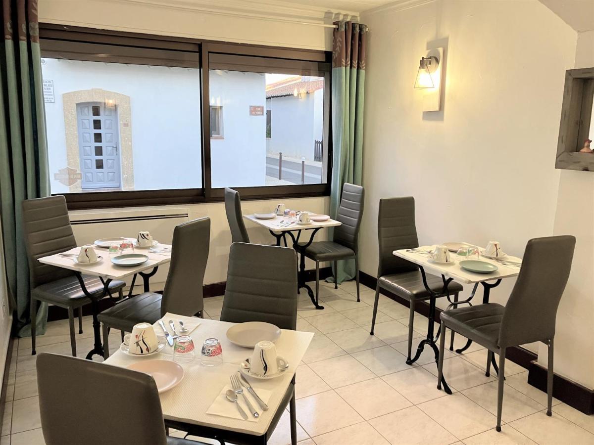 Hotel Lou Marques Saintes-Maries-de-la-Mer Kültér fotó